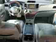 2012 Toyota Sienna XLE z VIN 5TDDK3DC1CS040350, wystawiony jako Copart lot #68861645 z przebiegiem 168 410 mil mil oraz Szkoda całkowita • Salvage title. Historia ofert i sprzedaży dostępna na DreamBid. Obrazek 8.