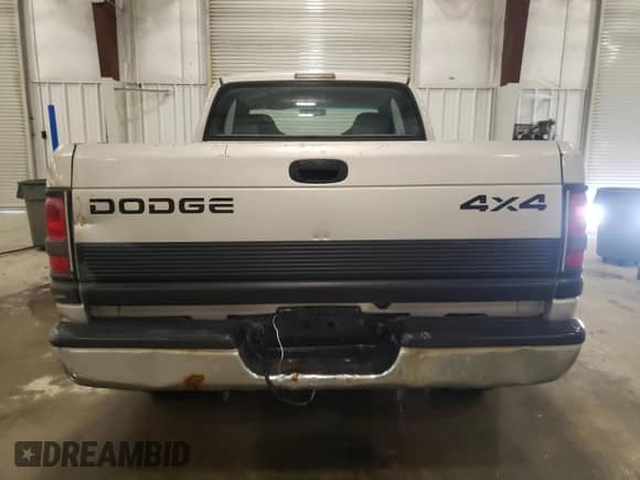 1999 Dodge 1500 z VIN 3B7HF12Y1XG153924, wystawiony jako Copart lot #43377405 z przebiegiem 111 496 mil mil oraz Szkoda całkowita • Salvage title. Historia ofert i sprzedaży dostępna na DreamBid. Obrazek 6.