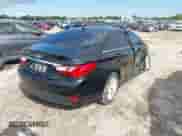 2014 Hyundai Sonata GLS z VIN 5NPEB4AC5EH845825, wystawiony jako IAAI lot #43268050 z przebiegiem 136 252 mil mil oraz . Historia ofert i sprzedaży dostępna na DreamBid. Obrazek 4.