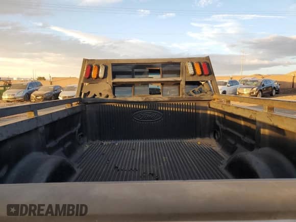 2002 Ford F-150 XL z VIN 1FTRF18262NB35586, wystawiony jako Copart lot #77114114 z przebiegiem 166 942 mil mil oraz Szkoda całkowita • Salvage title. Historia ofert i sprzedaży dostępna na DreamBid. Obrazek 10.