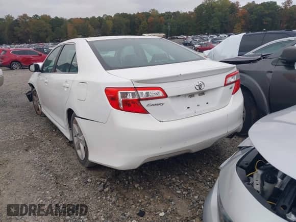 2014 Toyota Camry L with VIN 4T1BF1FK3EU382834, listed as a IAAI auction lot 41655780 with Not provided miles and . Bid and sale history available at DreamBid. Image 3.