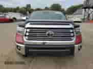 2020 Toyota Tundra Limited z VIN 5TFBY5F14LX901558, wystawiony jako Copart lot #81123045 z przebiegiem 42 953 mil mil oraz Szkoda całkowita • Salvage title. Historia ofert i sprzedaży dostępna na DreamBid. Obrazek 5.