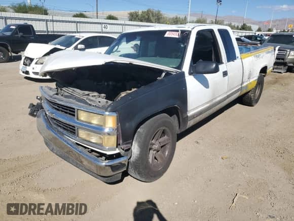 1996 Chevrolet Silverado 1500 with VIN 1GCEC19R0TE110221, listed as a Copart auction lot 80949385 with 566,496 mi miles and Non repairable. Bid and sale history available at DreamBid. Image 1.