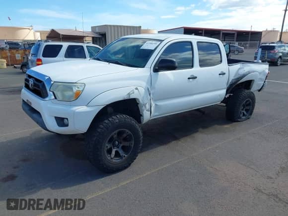 2015 Toyota Tacoma z VIN 3TMMU4FN5FM078425, wystawiony jako IAAI lot #42386390 z przebiegiem 97 113 mil mil oraz . Historia ofert i sprzedaży dostępna na DreamBid. Obrazek 2.