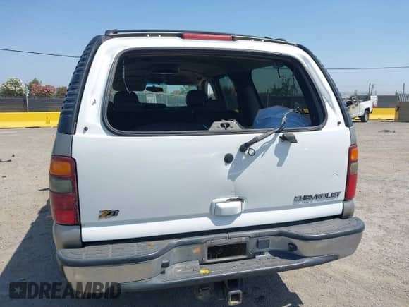 2002 Chevrolet Suburban LT с VIN 1GNFK16TX2J239684, выставлен на аукционе IAAI как лот 42421912 с пробегом Не указан миль и . История ставок и продаж доступна на DreamBid. Изображение 15.