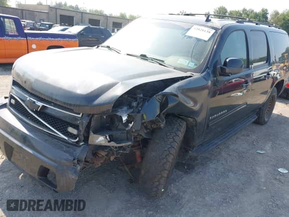 2011 Chevrolet Suburban LS z VIN 1GNSKHE33BR268213, wystawiony jako IAAI lot #42828138 z przebiegiem 168 744 mil mil oraz . Historia ofert i sprzedaży dostępna na DreamBid. Obrazek 6.