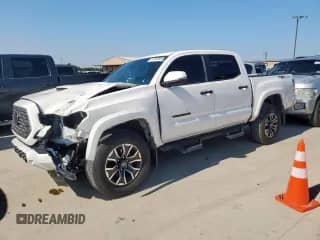 2023 Toyota Tacoma SR5 z VIN 3TMAZ5CN5PM220109, wystawiony jako Copart lot #71769785 z przebiegiem 29 418 mil mil oraz Szkoda całkowita • Salvage title. Historia ofert i sprzedaży dostępna na DreamBid. Obrazek 1.
