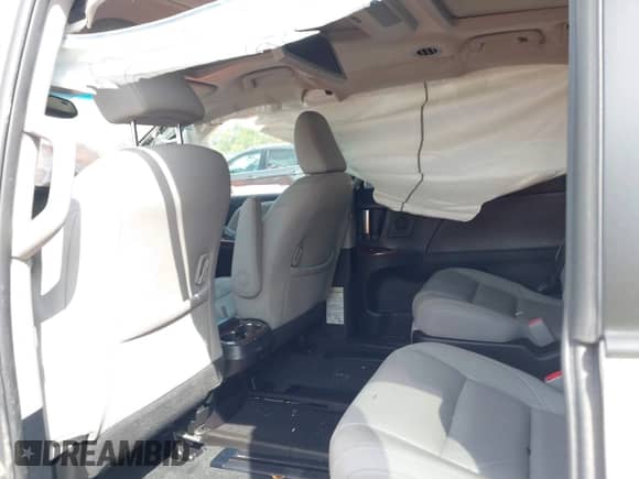 2016 Toyota Sienna XLE with VIN 5TDYK3DC5GS708948, listed as a IAAI auction lot 43205001 with 45,924 mi miles and . Bid and sale history available at DreamBid. Image 5.