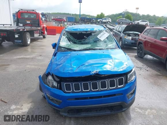 2020 Jeep Compass Latitude z VIN 3C4NJCBB9LT236642, wystawiony jako IAAI lot #42113938 z przebiegiem Nie podano mil oraz . Historia ofert i sprzedaży dostępna na DreamBid. Obrazek 12.