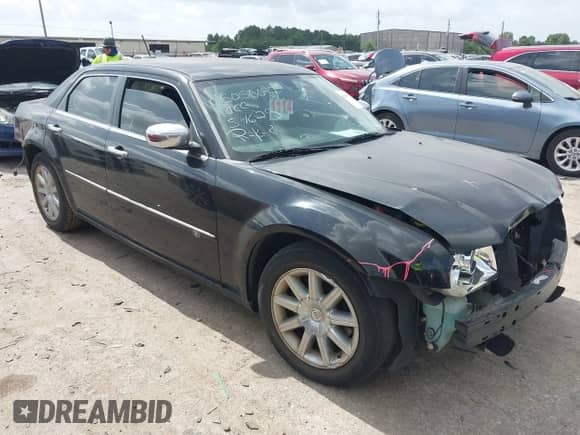 2008 Chrysler 300 C Hemi with VIN 2C3LA63H18H288959, listed as a IAAI auction lot 42519757 with 118,487 mi miles and . Bid and sale history available at DreamBid. Image 1.