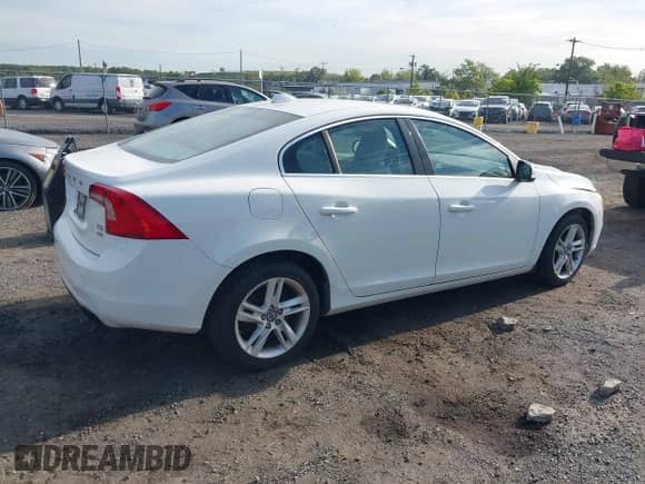 2014 Volvo S60 T5 с VIN YV1612FH2E2292076, выставлен на аукционе IAAI как лот 43317234 с пробегом 140 865 миль миль и . История ставок и продаж доступна на DreamBid. Изображение 4.