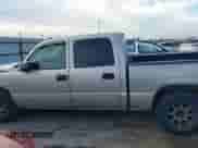 2005 Chevrolet Silverado 1500 LS z VIN 2GCEC13T751140812, wystawiony jako IAAI lot #43263673 z przebiegiem 306 425 mil mil oraz . Historia ofert i sprzedaży dostępna na DreamBid. Obrazek 15.