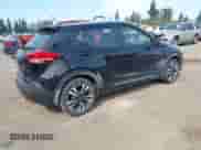 2020 Nissan Kicks SR z VIN 3N1CP5DV2LL533716, wystawiony jako IAAI lot #43085664 z przebiegiem 65 396 mil mil oraz . Historia ofert i sprzedaży dostępna na DreamBid. Obrazek 4.