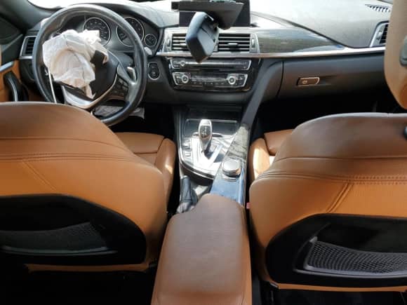 2019 BMW 4 Series 430i с VIN WBA4J1C50KBM16842, выставлен на аукционе Copart как лот 70945355 с пробегом Не указан миль и На запчасти • Non repairable. История ставок и продаж доступна на DreamBid. Изображение 8.