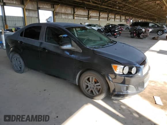 2012 Chevrolet Sonic LS z VIN 1G1JA5SH7C4197076, wystawiony jako Copart lot #72084445 z przebiegiem 106 038 mil mil oraz Czysty tytuł • Clean title. Historia ofert i sprzedaży dostępna na DreamBid. Obrazek 4.