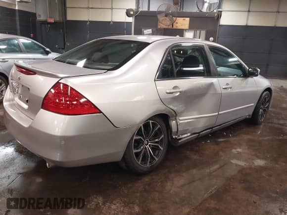 2007 Honda Accord LX with VIN 1HGCM66337A017368, listed as a IAAI auction lot 41602891 with 263,346 mi miles and . Bid and sale history available at DreamBid. Image 4.