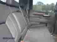 2022 Chevrolet Silverado 1500 RST z VIN 1GCUDEETXNZ561489, wystawiony jako IAAI lot #41959032 z przebiegiem 80 614 mil mil oraz . Historia ofert i sprzedaży dostępna na DreamBid. Obrazek 8.