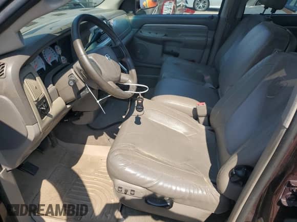 2004 Dodge 3500 SLT z VIN 3D7MU48C04G228521, wystawiony jako Copart lot #69244085 z przebiegiem Nie podano mil oraz Szkoda całkowita • Salvage title. Historia ofert i sprzedaży dostępna na DreamBid. Obrazek 7.