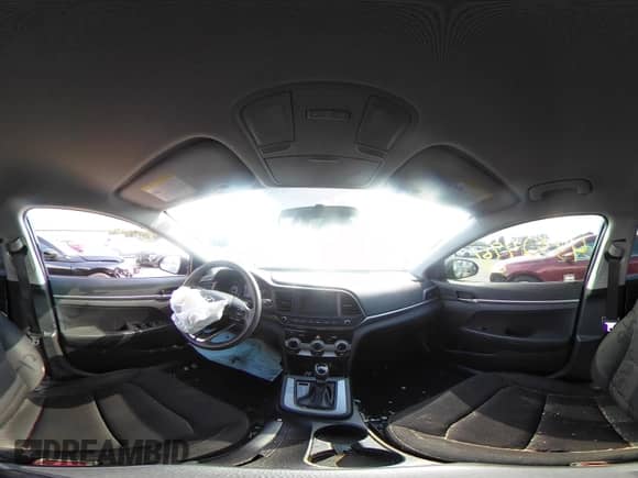 2019 Hyundai Elantra SE с VIN KMHD74LFXKU778172, выставлен на аукционе IAAI как лот 43324961 с пробегом 131 759 миль миль и . История ставок и продаж доступна на DreamBid. Изображение 18.