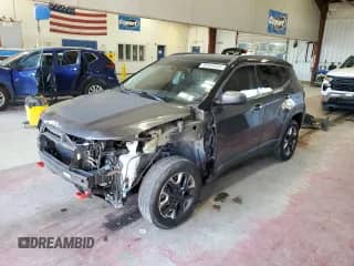 2018 Jeep Compass Trailhawk z VIN 3C4NJDDB9JT192318, wystawiony jako Copart lot #84461045 z przebiegiem 74 271 mil mil oraz Szkoda całkowita • Salvage title. Historia ofert i sprzedaży dostępna na DreamBid. Obrazek 1.