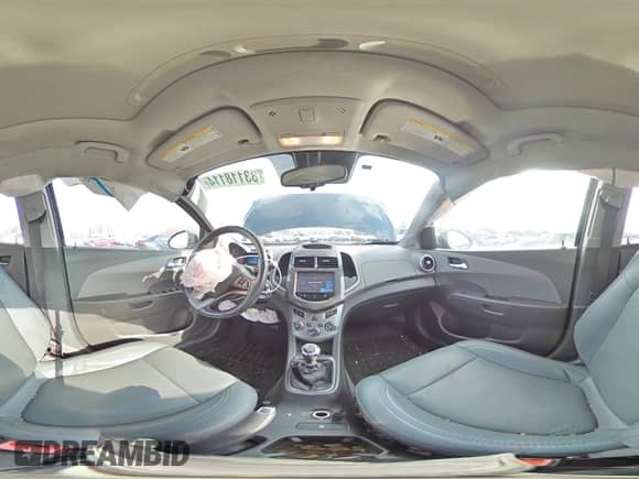 2015 Chevrolet Sonic LTZ z VIN 1G1JF6SB8F4201238, wystawiony jako Copart lot #83118114 z przebiegiem 77 134 mil mil oraz Szkoda całkowita • Salvage title. Historia ofert i sprzedaży dostępna na DreamBid. Obrazek 13.