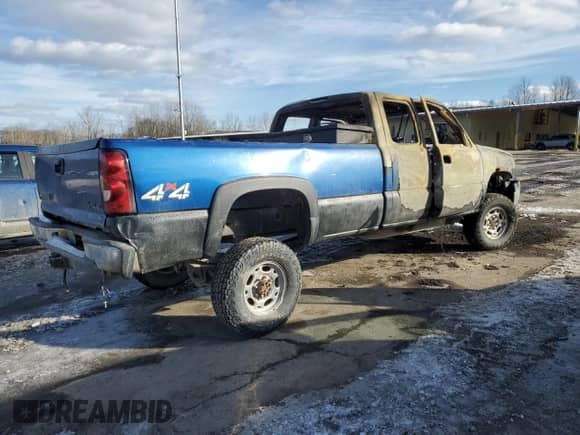 2004 Chevrolet Silverado 2500HD LT z VIN 1GCHK29104E155371, wystawiony jako Copart lot #44963925 z przebiegiem Nie podano mil oraz Szkoda całkowita • Salvage title. Historia ofert i sprzedaży dostępna na DreamBid. Obrazek 3.