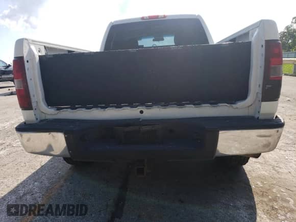 2011 Chevrolet Silverado 1500 Work Truck z VIN 1GCRKPE35BZ320412, wystawiony jako Copart lot #62109795 z przebiegiem 202 797 mil mil oraz Szkoda całkowita • Salvage title. Historia ofert i sprzedaży dostępna na DreamBid. Obrazek 6.
