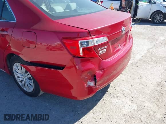 2012 Toyota Camry XLE z VIN 4T1BF1FK7CU623520, wystawiony jako IAAI lot #43514260 z przebiegiem 158 046 mil mil oraz . Historia ofert i sprzedaży dostępna na DreamBid. Obrazek 6.