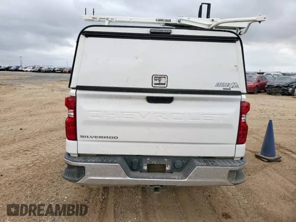 2021 Chevrolet Silverado 1500 Work Truck z VIN 3GCNYAEH6MG408166, wystawiony jako Copart lot #80923025 z przebiegiem 111 357 mil mil oraz Czysty tytuł • Clean title. Historia ofert i sprzedaży dostępna na DreamBid. Obrazek 6.