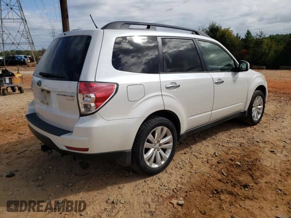 2013 Subaru Forester X Premium z VIN JF2SHADC0DH404307, wystawiony jako Copart lot #86260145 z przebiegiem 316 728 mil mil oraz Czysty tytuł • Clean title. Historia ofert i sprzedaży dostępna na DreamBid. Obrazek 3.