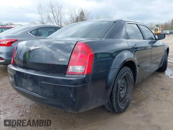 2005 Chrysler 300 300 with VIN 2C3JA43R85H574484, listed as a IAAI auction lot 42049881 with 174,662 mi miles and . Bid and sale history available at DreamBid. Image 4.