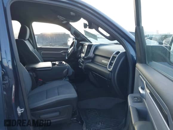 2022 Ram 1500 Big Horn z VIN 1C6RREMT1NN261444, wystawiony jako IAAI lot #41811390 z przebiegiem 68 383 mil mil oraz . Historia ofert i sprzedaży dostępna na DreamBid. Obrazek 5.