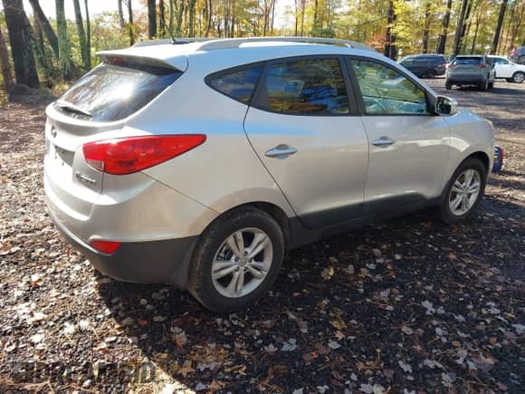 2013 Hyundai Tucson Limited z VIN KM8JU3AC9DU577395, wystawiony jako IAAI lot #43587640 z przebiegiem 75 520 mil mil oraz . Historia ofert i sprzedaży dostępna na DreamBid. Obrazek 4.