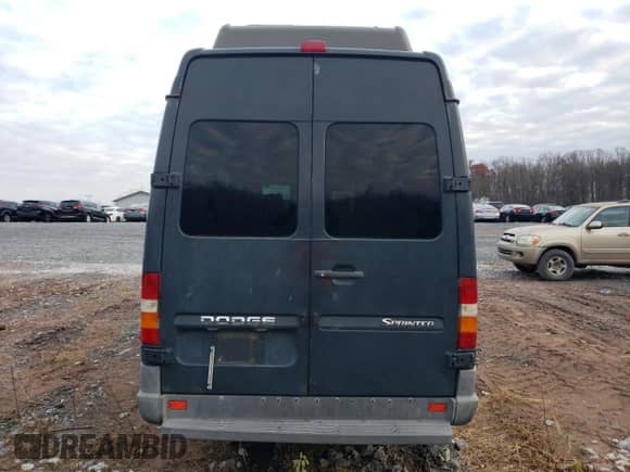 2006 Dodge Sprinter with VIN WD8PD744665907764, listed as a Copart auction lot 81966874 with 233,608 mi miles and Clean title. Bid and sale history available at DreamBid. Image 6.