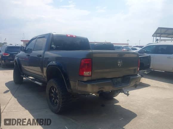 2013 Ram 1500 Express z VIN 1C6RR7KTXDS569372, wystawiony jako IAAI lot #43067487 z przebiegiem 223 976 mil mil oraz . Historia ofert i sprzedaży dostępna na DreamBid. Obrazek 14.