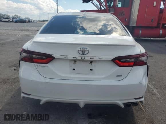 2023 Toyota Camry SE z VIN 4T1G11AK0PU099970, wystawiony jako Copart lot #81045445 z przebiegiem 32 846 mil mil oraz Szkoda całkowita • Salvage title. Historia ofert i sprzedaży dostępna na DreamBid. Obrazek 6.