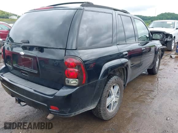 2007 Chevrolet TrailBlazer LS с VIN 1GNDT13S372144160, выставлен на аукционе IAAI как лот 42558344 с пробегом 147 341 миль миль и . История ставок и продаж доступна на DreamBid. Изображение 4.