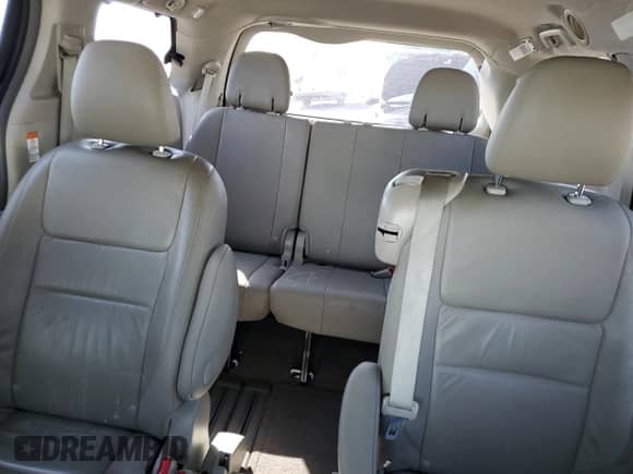 2016 Toyota Sienna XLE with VIN 5TDYK3DC2GS743642, listed as a Copart auction lot 80794035 with 89,471 mi miles and Salvage title. Bid and sale history available at DreamBid. Image 10.