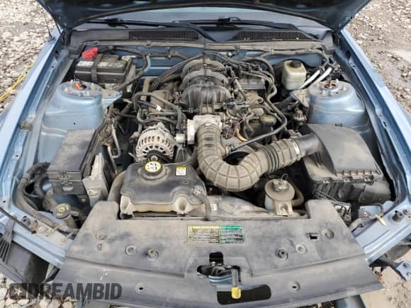 2005 Ford Mustang Deluxe z VIN 1ZVFT80N755259703, wystawiony jako Copart lot #86684285 z przebiegiem 160 486 mil mil oraz Nie do naprawy • Non repairable. Historia ofert i sprzedaży dostępna na DreamBid. Obrazek 11.