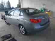 2010 Hyundai Elantra GLS z VIN KMHDU4AD1AU163017, wystawiony jako IAAI lot #43189615 z przebiegiem 177 100 mil mil oraz . Historia ofert i sprzedaży dostępna na DreamBid. Obrazek 3.