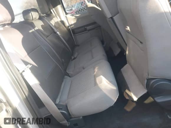 2015 Ford F-150 XLT z VIN 1FTFX1EG5FFA30778, wystawiony jako IAAI lot #41760994 z przebiegiem 106 939 mil mil oraz . Historia ofert i sprzedaży dostępna na DreamBid. Obrazek 8.