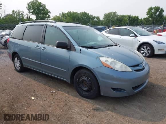 2008 Toyota Sienna CE with VIN 5TDZK23C88S207201, listed as a IAAI auction lot 42403221 with 250,770 mi miles and . Bid and sale history available at DreamBid. Image 1.
