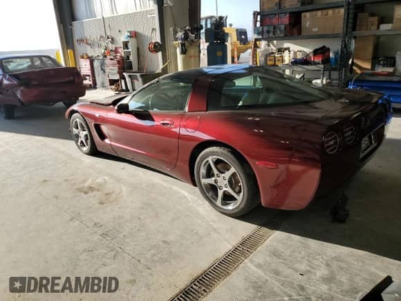 2003 Chevrolet Corvette z VIN 1G1YY22G535127764, wystawiony jako Copart lot #81563115 z przebiegiem 102 013 mil mil oraz Szkoda całkowita • Salvage title. Historia ofert i sprzedaży dostępna na DreamBid. Obrazek 2.