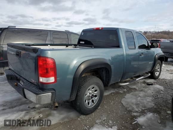2008 GMC Sierra 1500 Work Truck with VIN 1GTEC19X68Z134439, listed as a Copart auction lot 88669475 with 122,092 mi miles and Salvage title. Bid and sale history available at DreamBid. Image 3.