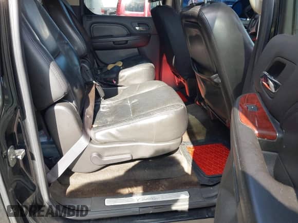 2008 Cadillac Escalade ESV with VIN 1GYFC66888R234597, listed as a IAAI auction lot 42511273 with 302,579 mi miles and . Bid and sale history available at DreamBid. Image 8.