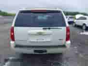 2010 Chevrolet Suburban LTZ z VIN 1GNUCKE07AR271316, wystawiony jako IAAI lot #42097289 z przebiegiem 109 626 mil mil oraz . Historia ofert i sprzedaży dostępna na DreamBid. Obrazek 17.