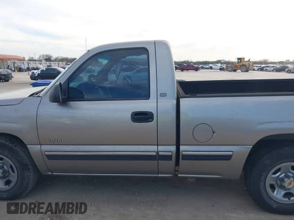 2000 Chevrolet Silverado 1500 z VIN 1GCEC14W6YZ361158, wystawiony jako IAAI lot #41682163 z przebiegiem 167 069 mil mil oraz . Historia ofert i sprzedaży dostępna na DreamBid. Obrazek 14.