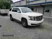 2019 Chevrolet Tahoe LS z VIN 1GNSCAKC6KR116760, wystawiony jako Copart lot #55914025 z przebiegiem 54 696 mil mil oraz Szkoda całkowita • Salvage title. Historia ofert i sprzedaży dostępna na DreamBid. Obrazek 13.