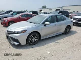 2023 Toyota Camry SE z VIN 4T1G11AK6PU182223, wystawiony jako Copart lot #67414965 z przebiegiem 27 891 mil mil oraz Szkoda całkowita • Salvage title. Historia ofert i sprzedaży dostępna na DreamBid. Obrazek 1.