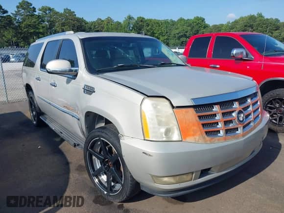 2007 Cadillac Escalade ESV with VIN 1GYFK66807R252917, listed as a IAAI auction lot 42797814 with 222,035 mi miles and . Bid and sale history available at DreamBid. Image 1.